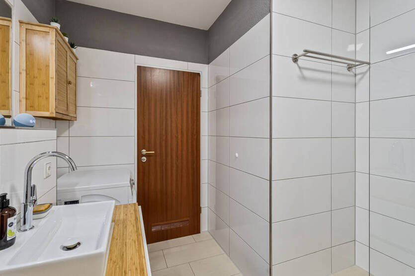 *** Lichtdurchflutete Dachgeschoßwohnung mit zwei sonnigen Dachterrassen in Top-Lage ***