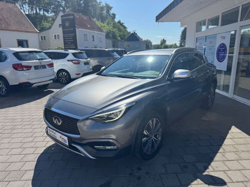 QX30