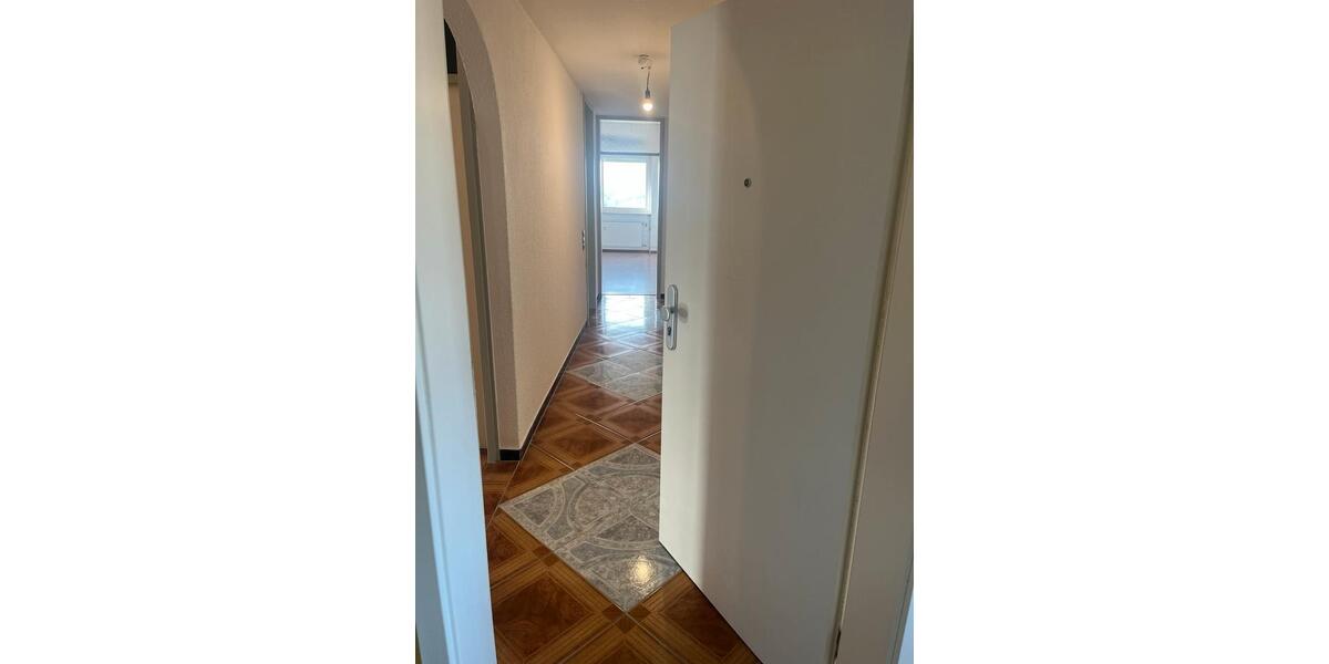 4,5 Zimmer Wohnung mit Garage und Stellplatz zu verkaufen. 4.5 zimmer