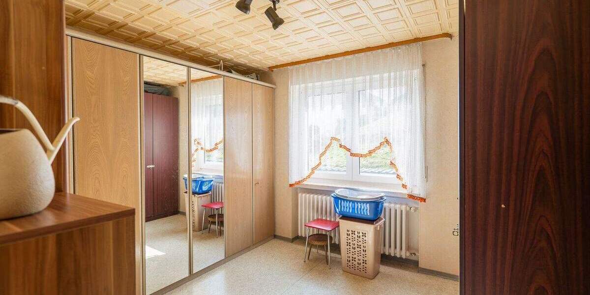 Mehrfamilienhaus, Wohnhaus Strahlungen - 6 Zimmer, 164 m&sup2;, 240.000&euro; | Angebot:25738674