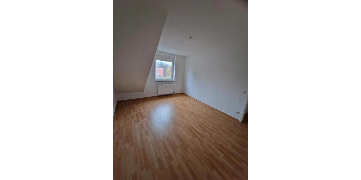 Dachgeschoßwohnung Duisburg Mittelmeiderich - 3.5 Zimmer, 144 m&sup2;, 250.000&euro; | Angebot:23595768