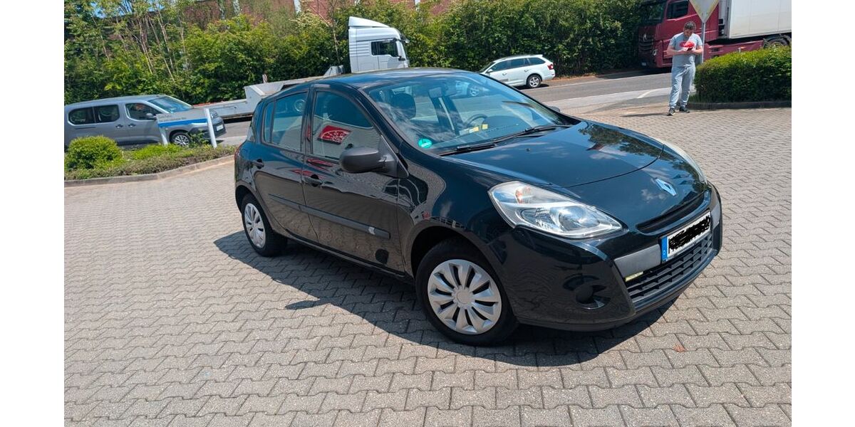 Renault Clio 96.000 km 4.999 &euro; Mönchengladbach 41065