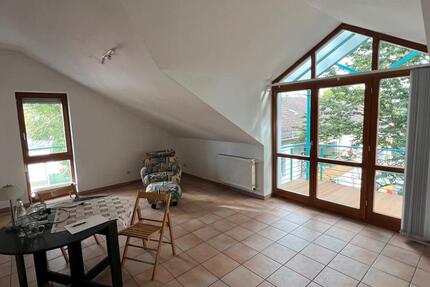 OF City fast vor der Tür – 3 helle Zimmer plus Balkon & Garten zimmer