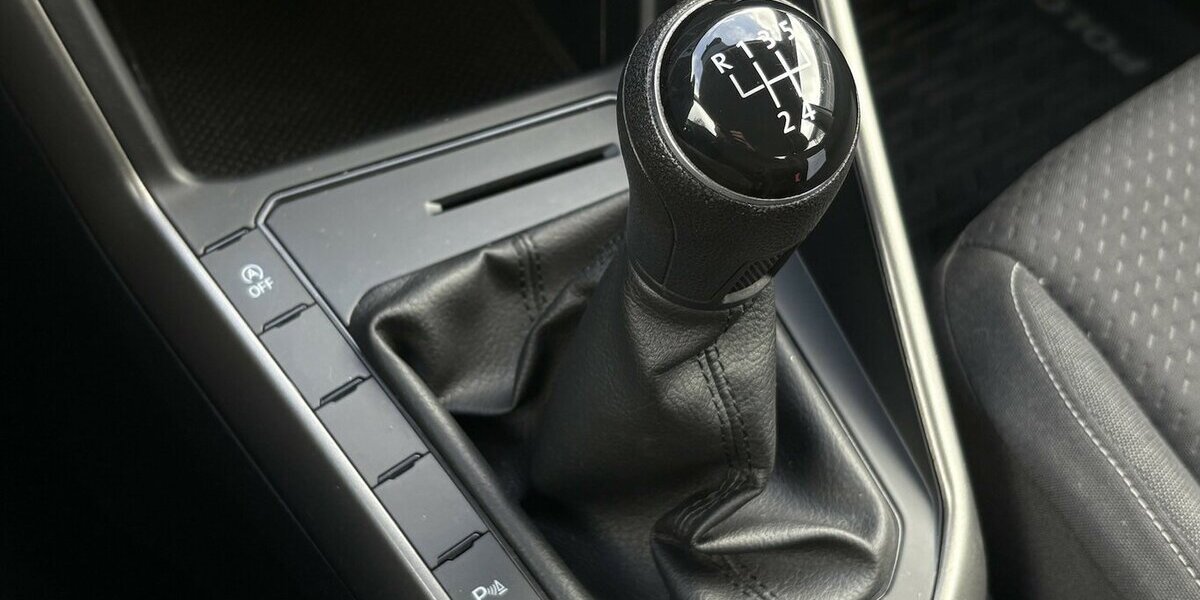 VW Polo VI 1.0 TSI Comfortline PDC/SHZ/ISOFIX/TOUCH 102.216 km 11.900 &euro; Villingen-Schwenningen 78054