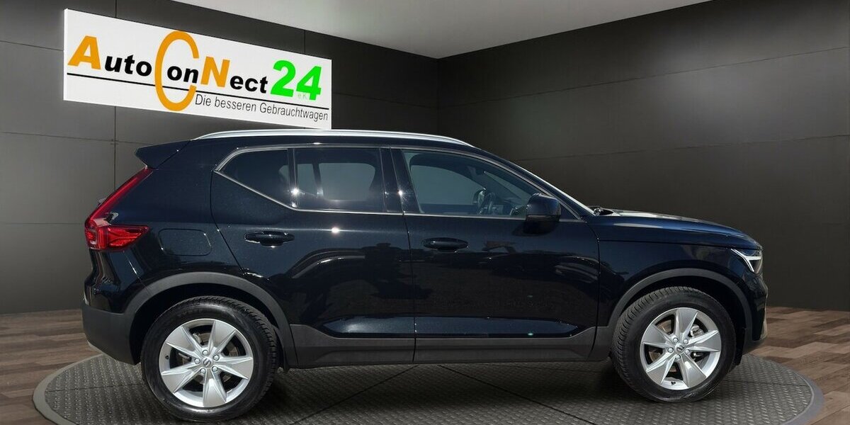 Volvo XC40 B3 Core 2WD *DKG/AHK/LED/SHZG/Kamera/ACC/PDC* 6.934 km 31.990 &euro; Bamberg 96052