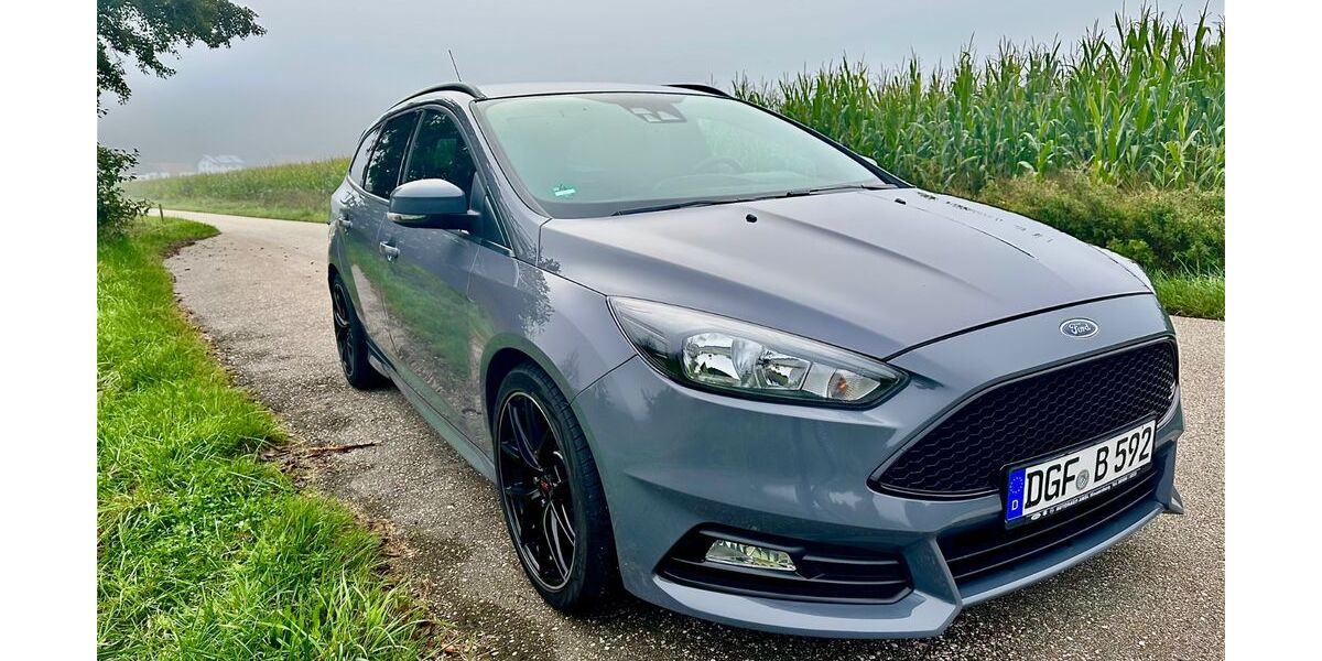 Ford Focus 106.900 km 13.400 &euro; Reisbach 94419