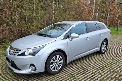 Toyota Avensis 227.800 km 4.750 &euro; Gauting 82131