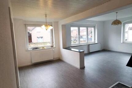 komplett neu renovierte Wohnung zu vermieten