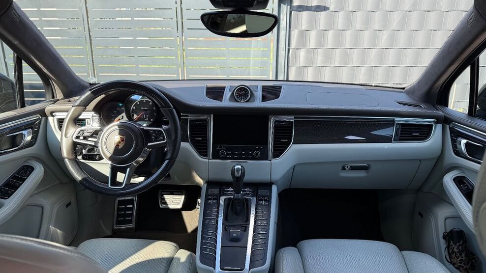 Porsche Macan 137.600 km 42.900 € Karlsruhe 76149