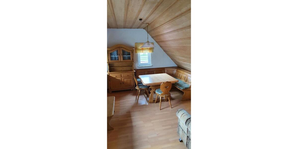 Dachgeschoßwohnung Regensburg Gallingkofen - 4 Zimmer, 130 m&sup2;, 1.200&euro; | Angebot:25022768