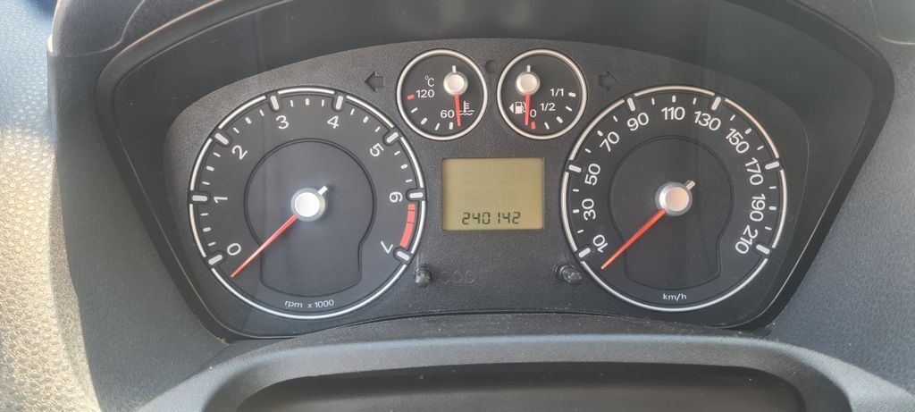 Ford Fiesta 240.000 km 800 € TITZ 52445