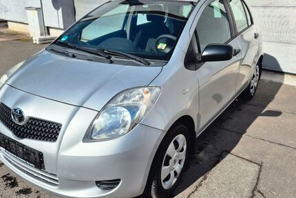 Toyota Yaris 133.000 km 3.490 &euro; Berlin 13435