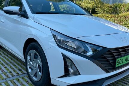 Hyundai i20 7.881 km 15.590 &euro; München 81829