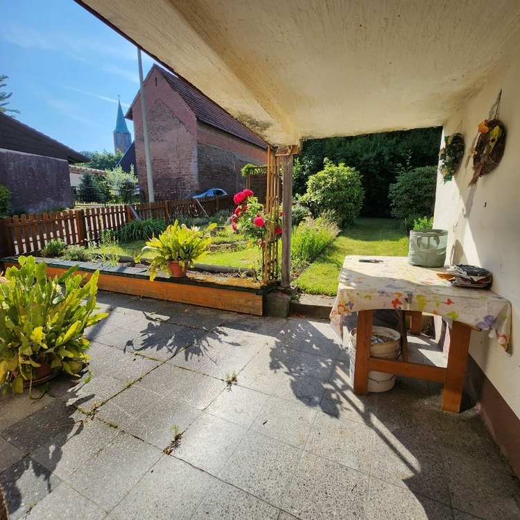 Freistehendes Ein bis Zweifamilienhaus mit Garten und Garage – Sanierungsobjekt mit Potenzial