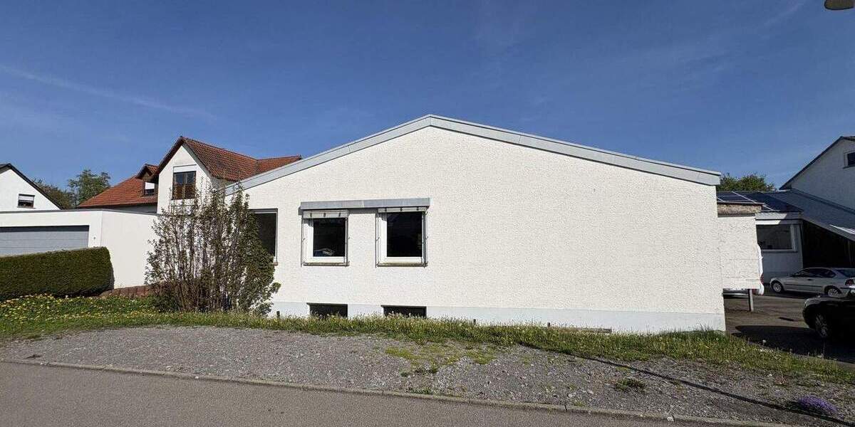 Produktionshalle mit Büroräume zimmer