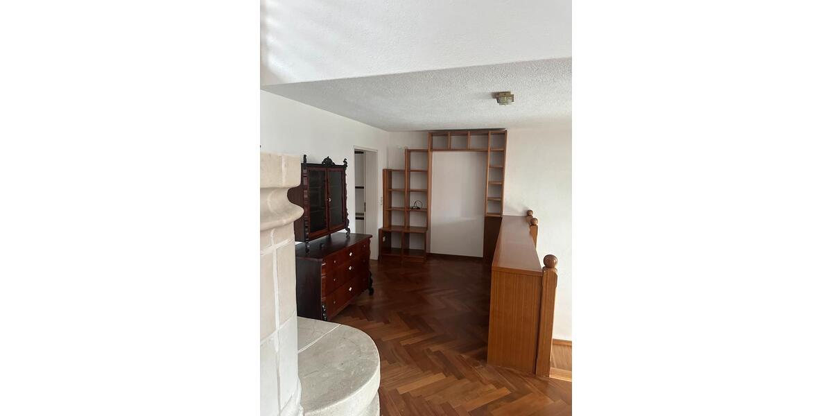 Etagenwohnung Pfreimd - 8 Zimmer, 250 m&sup2;, 1.500&euro; | Angebot:25254919
