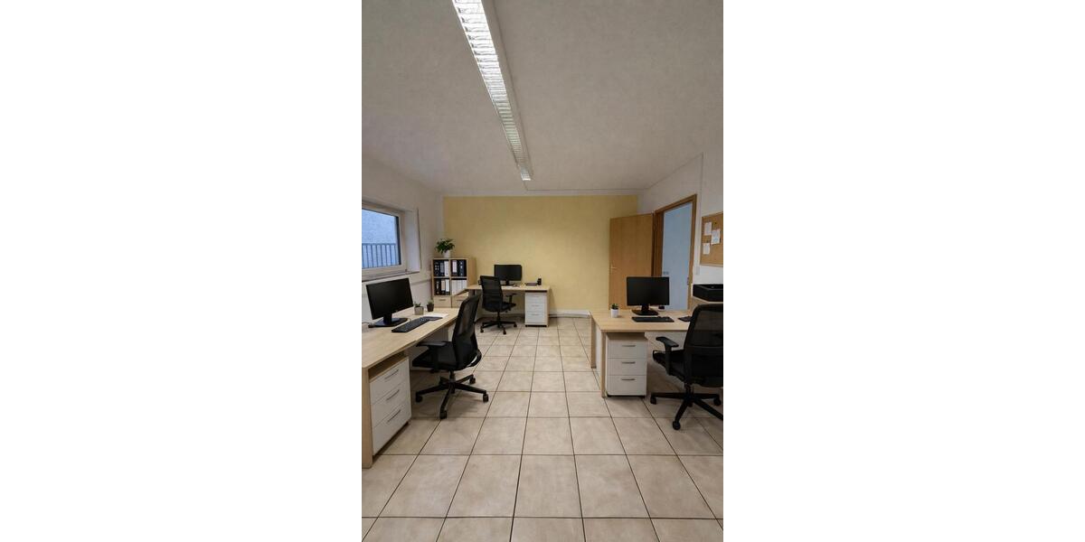 Gewerbeimmobilie: Lagerhalle inkl. Büro – sofort verfügbar zimmer