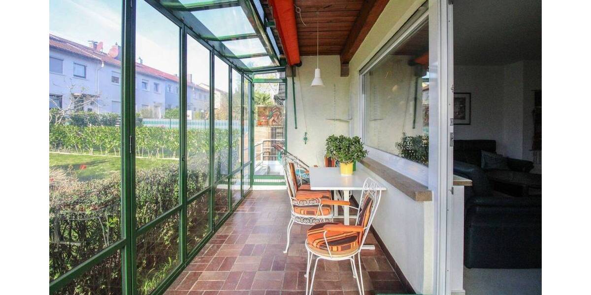 Familienfreundliches Reihenendhaus mit zwei Wohneinheiten in ruhiger Lage von Zuffenhausen- Erbpacht 6 zimmer