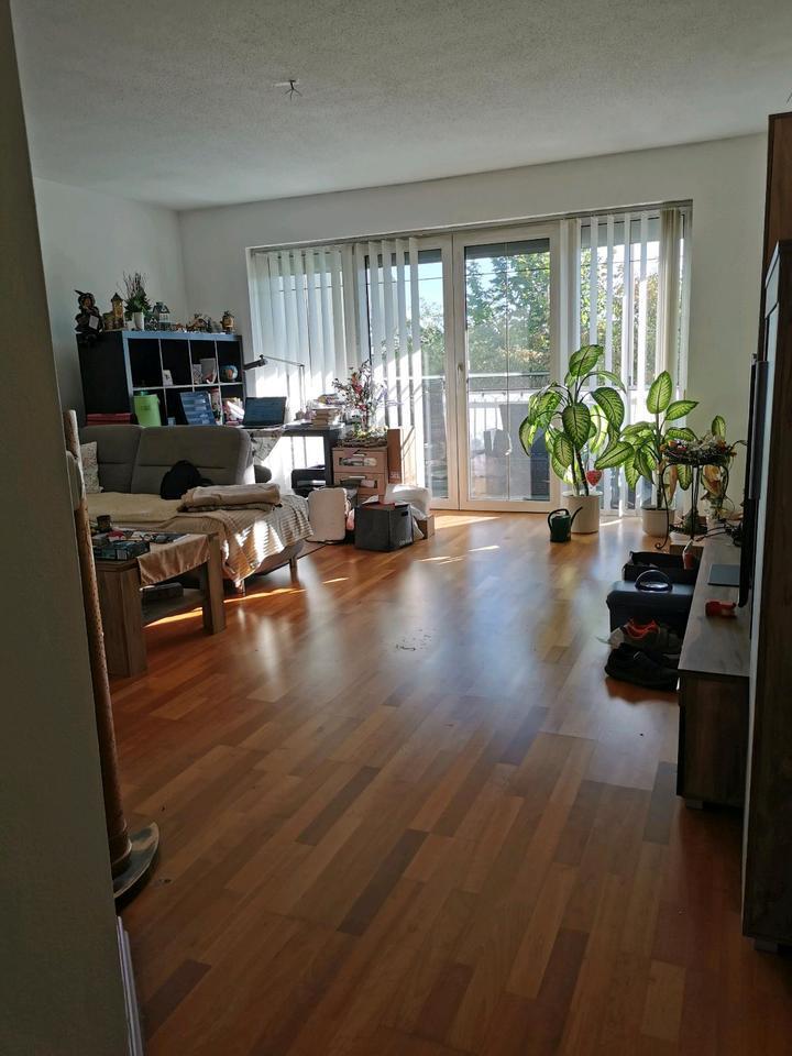 2-Zimmer Wohnung mit Balkon in zentraler Lage zimmer