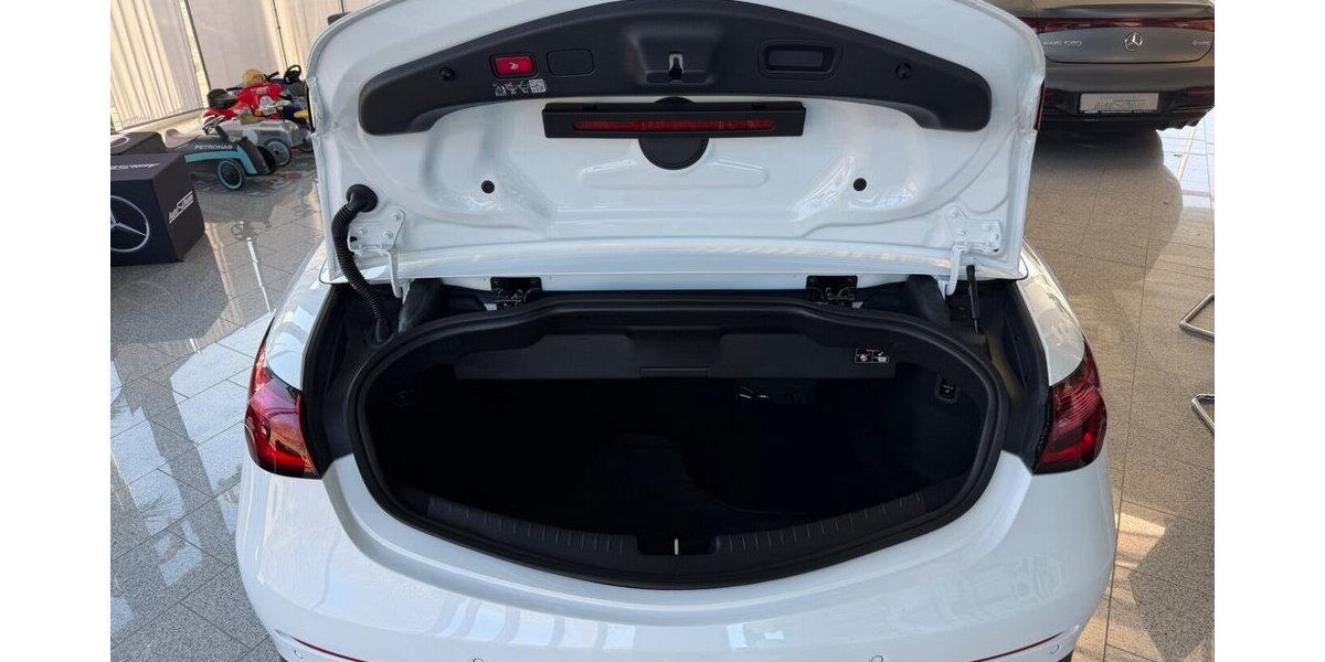 Mercedes-Benz CLE 300 4Matic Cabrio AMG+Burmester+Night+360° Edi 4.000 km 69.900 &euro; Westendorf 86707