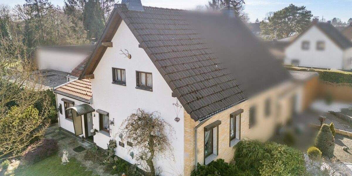 Freistehende und potentialreiche Doppelhaushälfte auf weitläufigem Grundstück (Süd-West-Ausrichtung) 3 zimmer