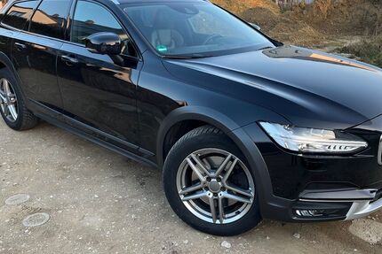 Volvo V90 Cross Country 94.000 km 35.500 € Haimhausen 85778