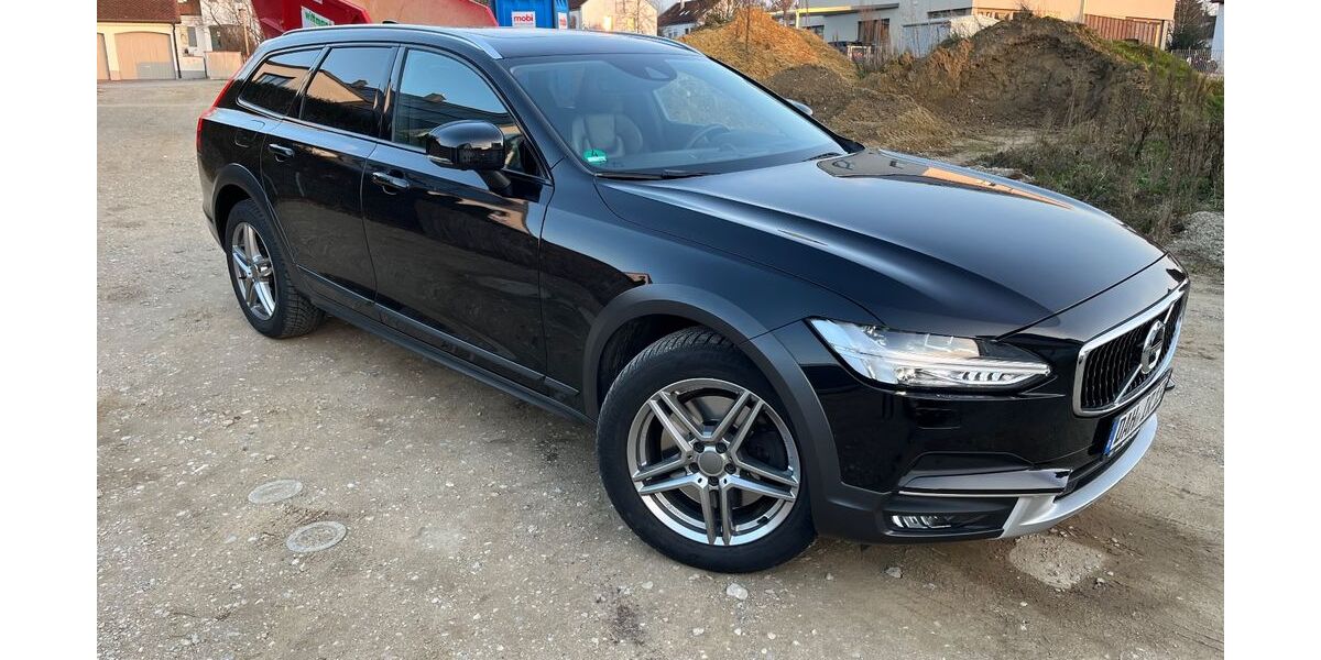 Volvo V90 Cross Country 94.000 km 35.500 € Haimhausen 85778