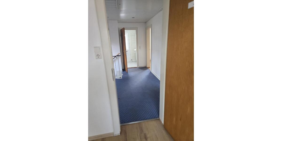 Einfamilienhaus mit Einliegerwohnung zum 01.02.26 zu vermieten 8 zimmer