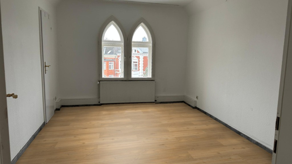 Helle Dachgeschosswohnung mit viel Stauraum in St. Jürgen 4 zimmer