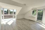 Sonnige Wohnung im Dachgeschoss mit Balkon und Stellplatz in Berlin-Karow