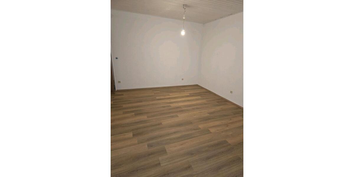 Dachgeschoßwohnung Dinslaken Hiesfeld - 2.5 Zimmer, 73 m&sup2;, 600&euro; | Angebot:26396476