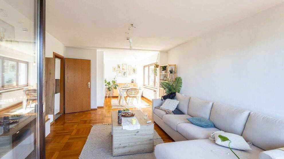 Liebevoll gepflegtes Drei-Parteienhaus in ruhiger Wohnlage 9 zimmer