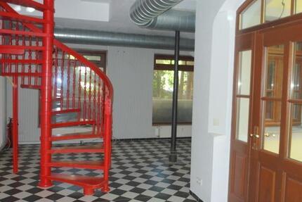 Preiswerte Gewerbe- oder Freizeit-Räume über zwei Etagen in der 