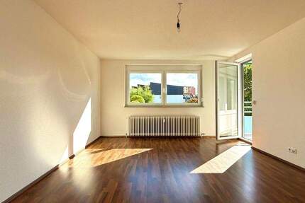 Modernisierte 2-Zi.-Wohnung mit viel Platz, Sonnenbalkon und PKW-Stellplatz in Nellingen *** 2 zimmer
