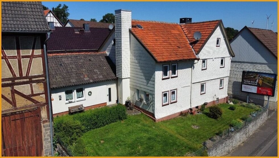 KOMPAKTES ENSEMBLE AUS WOHNHAUS UND SCHEUNE! KEINE KÄUFERPROVISION!