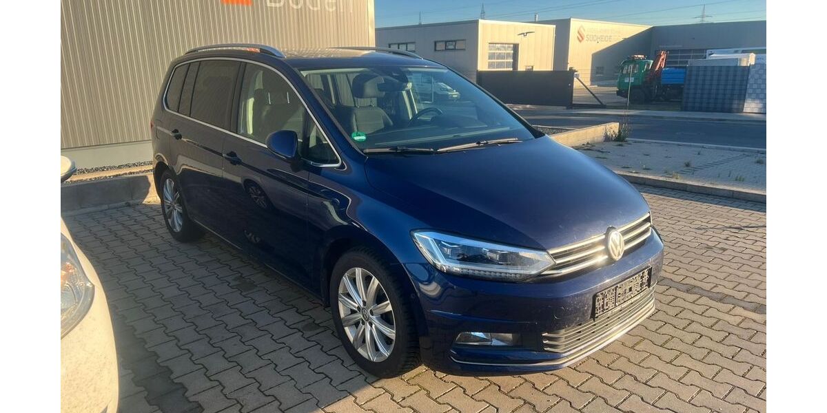 VW Touran 152.241 km 14.950 &euro; Sassenburg 38524