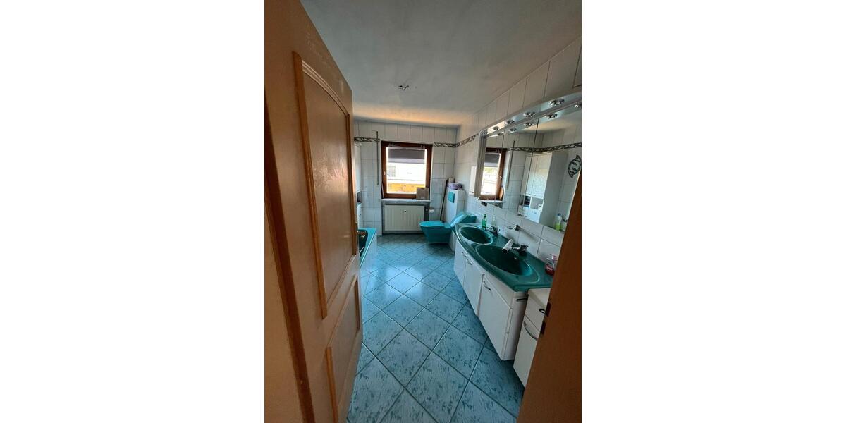 Etagenwohnung Roding - 4 Zimmer, 131 m&sup2;, 800&euro; | Angebot:26651974
