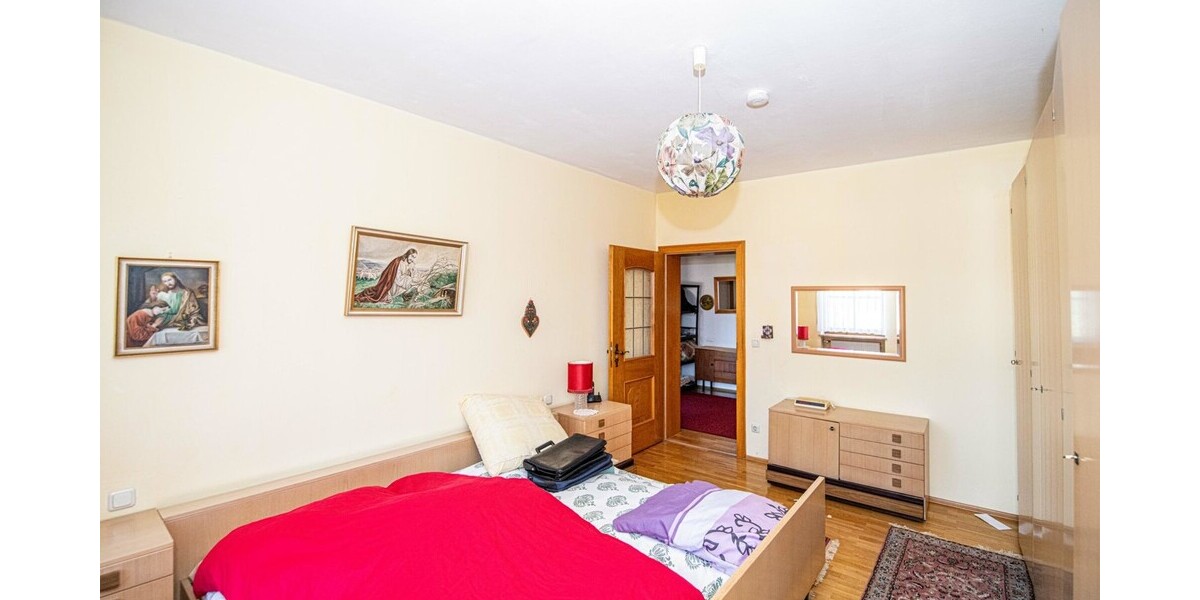 Charmantes Zweifamilienhaus mit drei Garagen und großem Garten - Zweifamilienhaus Kötzting | Angebot:24605834