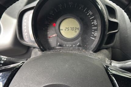 Toyota Aygo (X) 257.490 km 2.999 &euro; Hamburg 22587