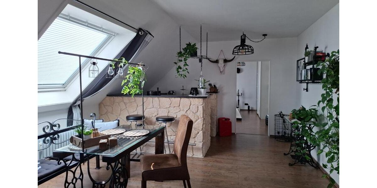 Schöne stilvolle Eigentumswohnung im DG, 3 Zi., Balkon, Garage 3 zimmer