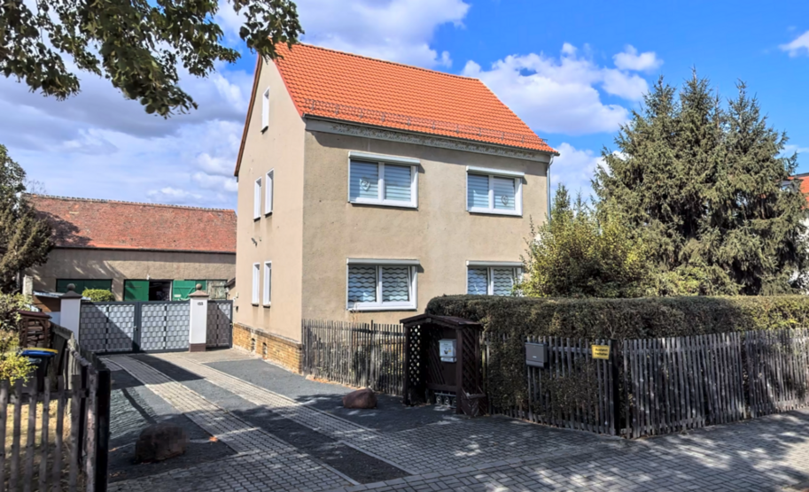 Haus zum Kaufen in Zwenkau 390.000 € 265 m²