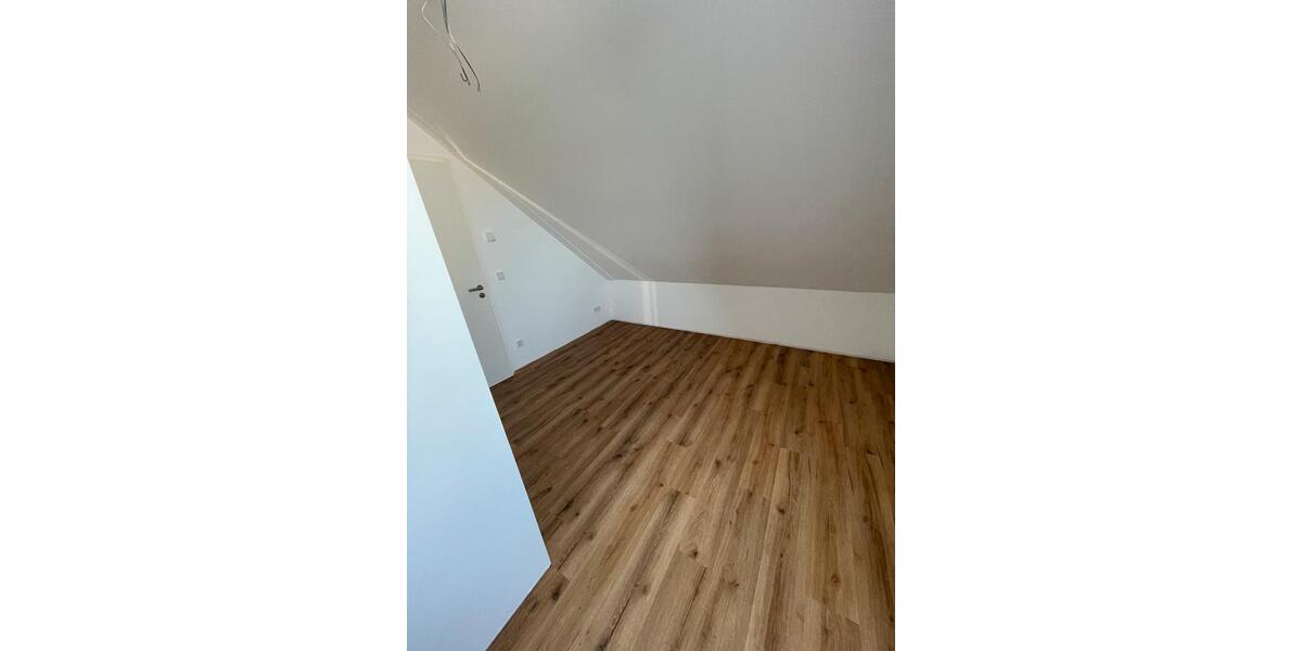 Dachgeschoßwohnung Neuenhagen bei Berlin - 4 Zimmer, 80 m&sup2;, 1.870&euro; | Angebot:26378690