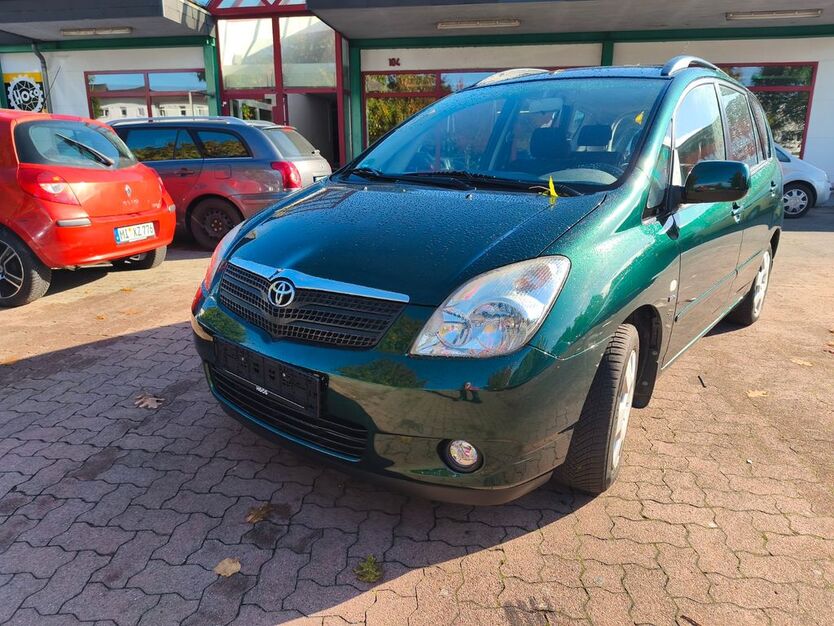 Toyota Corolla Verso 113.000 km 5.990 € Minden 32427