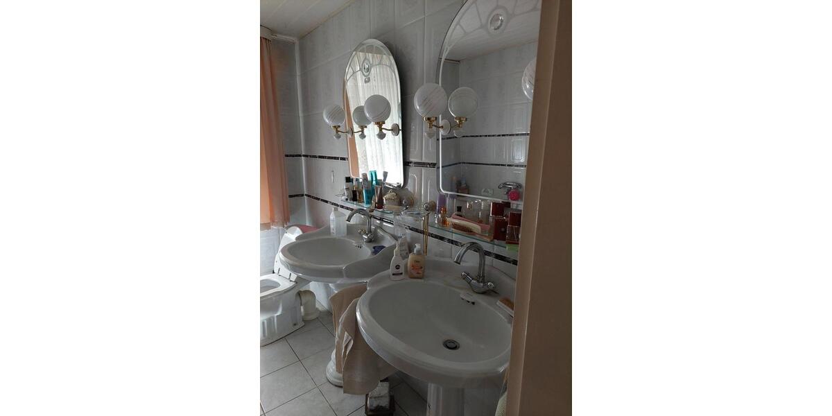 Einfamilienhaus Hitzacker (Elbe) - 7 Zimmer, 215 m&sup2;, 275.000&euro; | Angebot:26365881