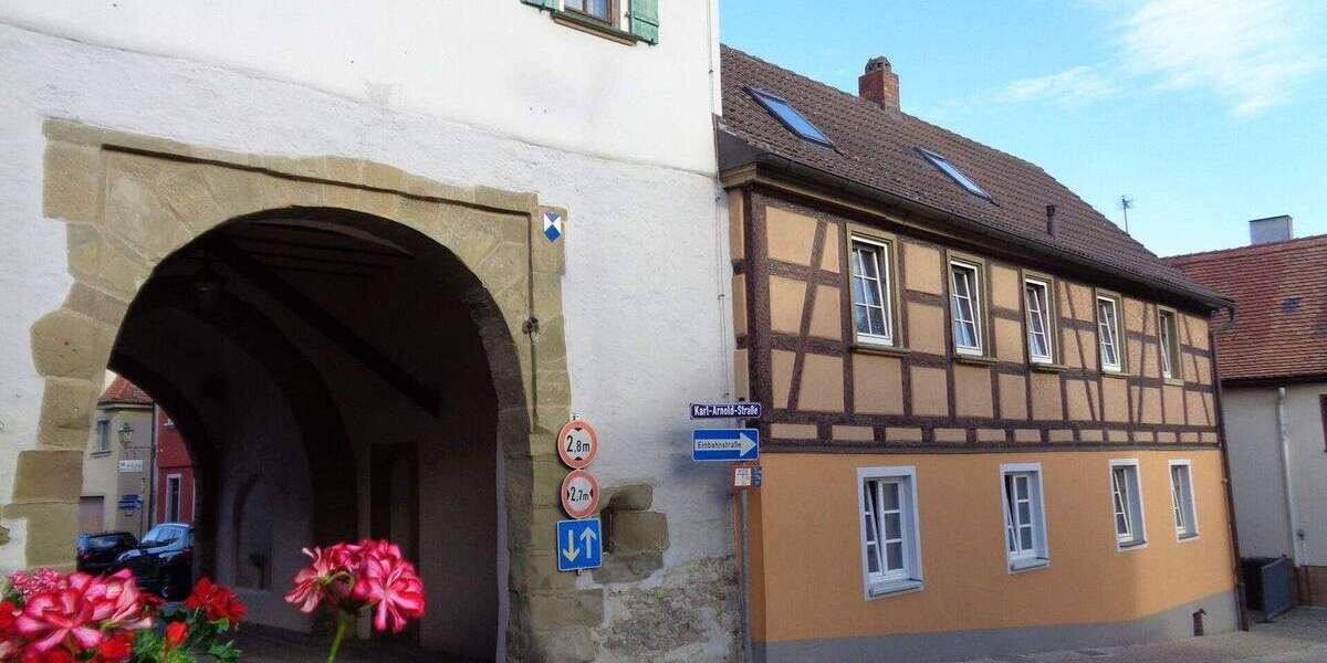 Mehrfamilienhaus, Wohnhaus Uffenheim - 7 Zimmer, 178 m&sup2;, 210.000&euro; | Angebot:25879295