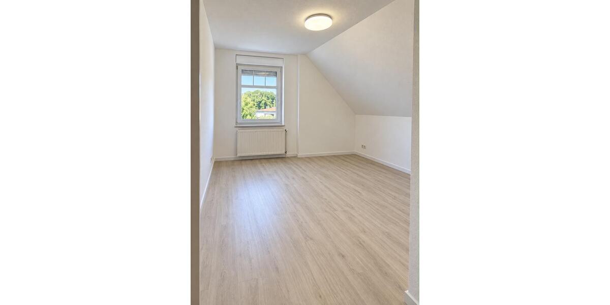 Dachgeschoßwohnung Crinitz - 3 Zimmer, 92 m&sup2;, 560&euro; | Angebot:27634398