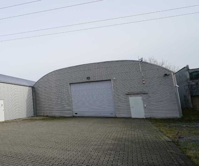 Beheizbare Lager- und Produktionshalle mit Rolltor in Ratingen-Tiefenbroich
