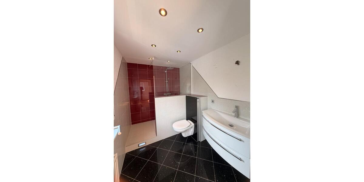 Etagenwohnung Villingen-Schwenningen Schwenningen - 2.5 Zimmer, 88 m&sup2;, 230.000&euro; | Angebot:27003088