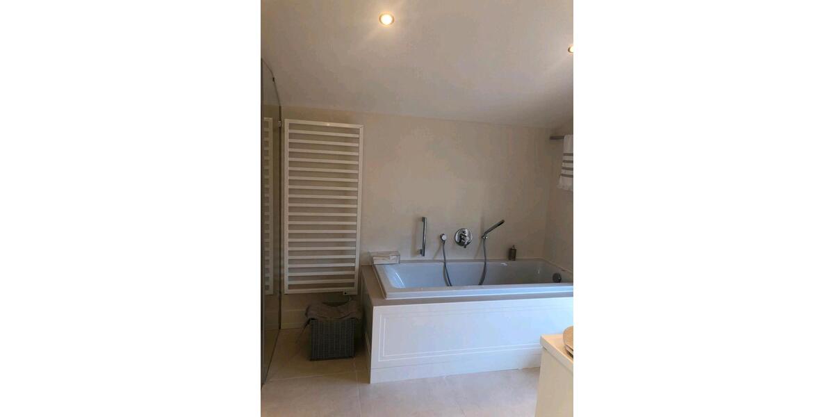 Dachgeschoßwohnung Gmund am Tegernsee - 3 Zimmer, 110 m&sup2;, 2.500.000&euro; | Angebot:23274225