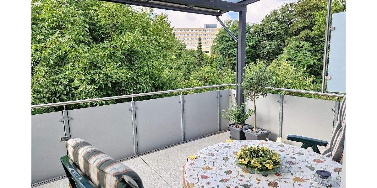 Moderne helle Wohnung mit einem großen überdachten Balkon und hochwertiger Ausstattung! 3 zimmer